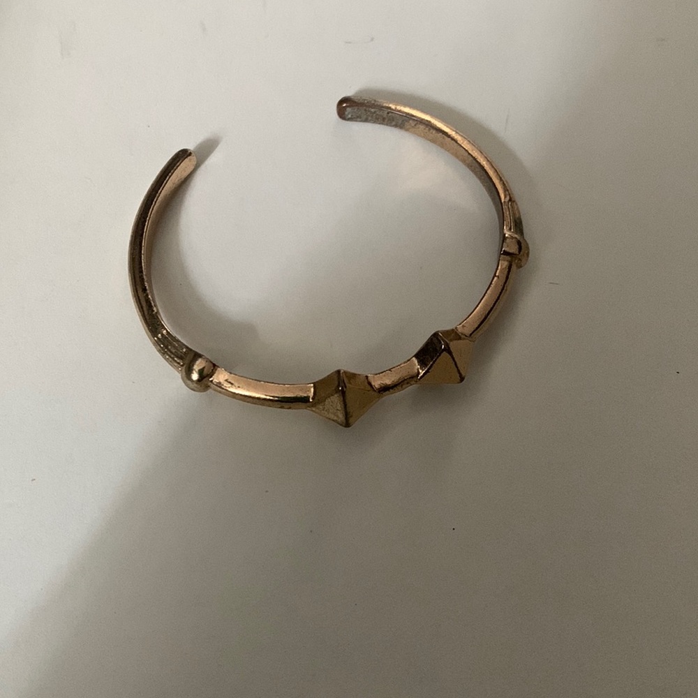 ♠️SOLD♠️ Cuff Bracelet - Gold Tone - Picture 1 of 6